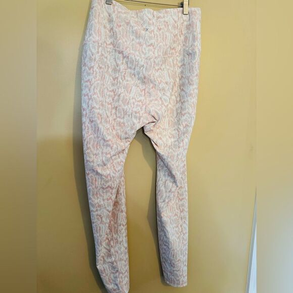 Old Navy Pink and White Leggings with Slim Fit - Picture 5 of 8